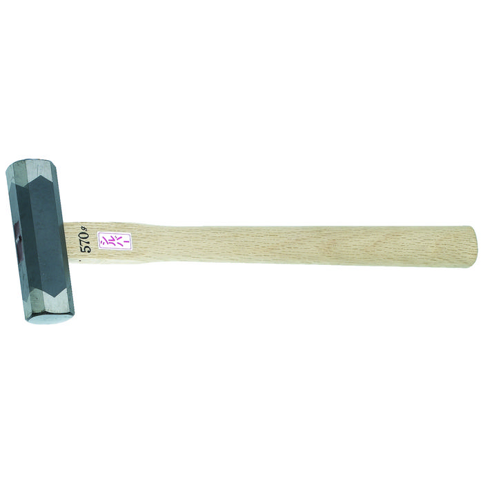 hmotnost 570 g, celková délka 370 mm