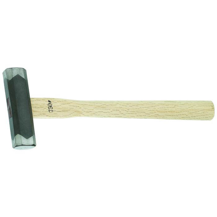 hmotnost 750 g, celková délka 370 mm